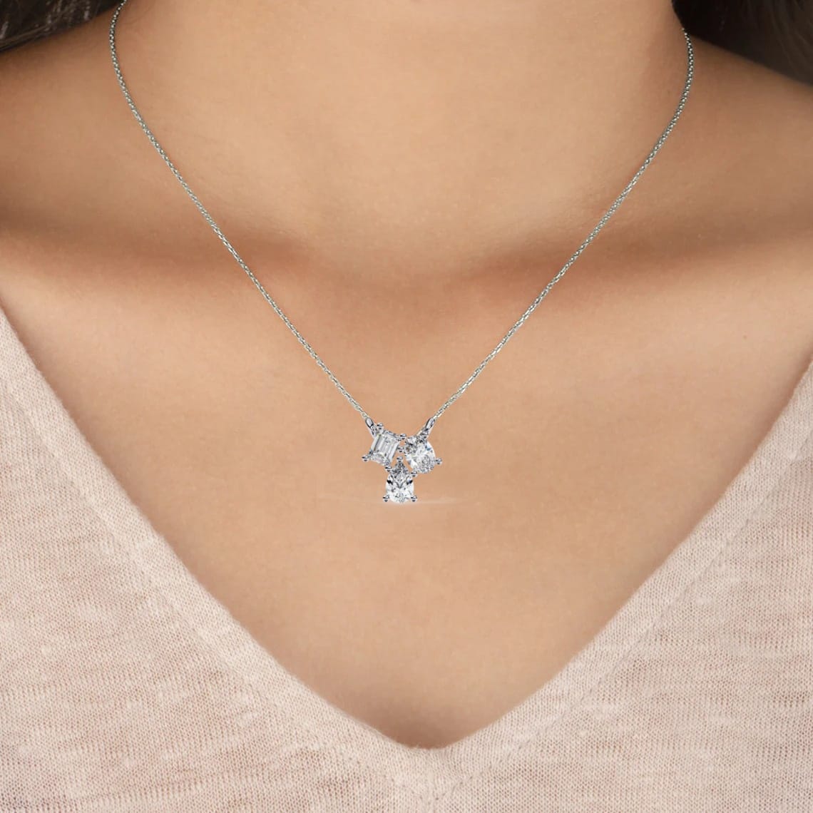 ÉCLAT THREE-STONE DIAMOND PENDANT